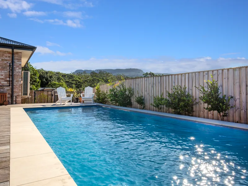 Family entertainer with all the modern conveniences.