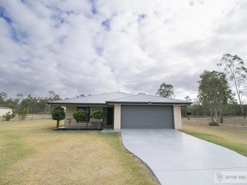 FAMILIY HOME ON NEARLY FOUR ACRES!!