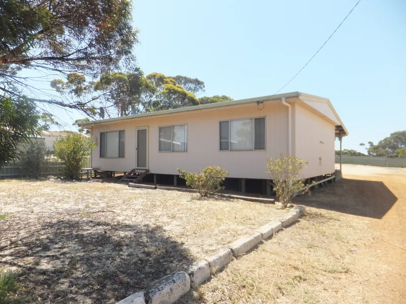 3 x 1 Neat older style home