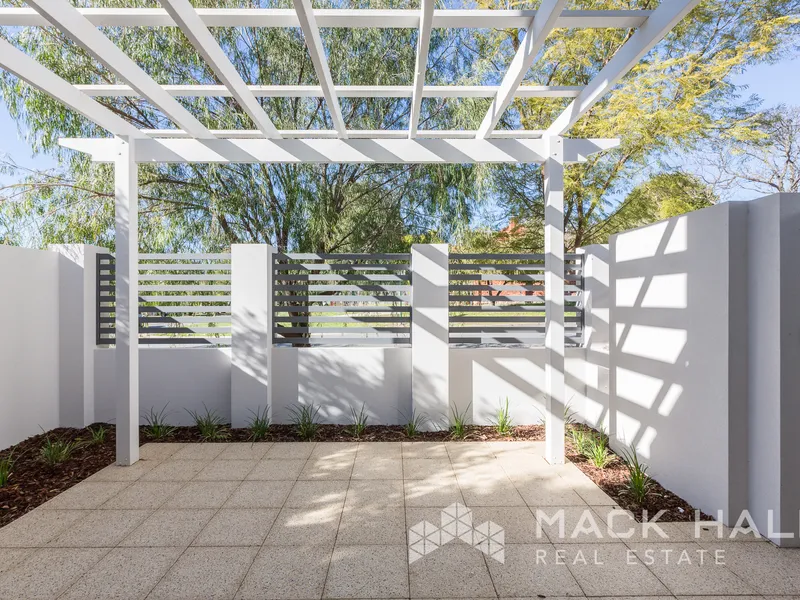 ENTERTAINERS DELIGHT - UNFURNISHED 3 BEDROOM TOWNHOUSE