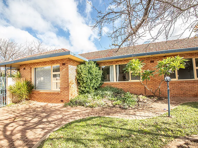 Renovated 1950's South Dubbo Charmer