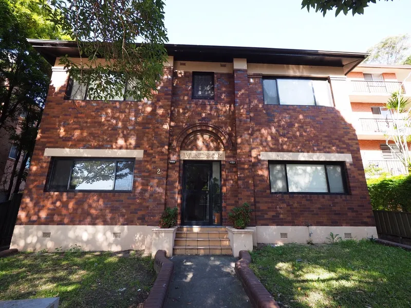 2 bedroom unit + study, desirable location