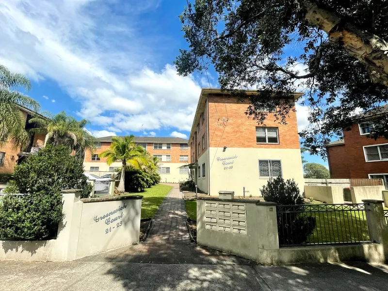 Freshly updated 2 Bedroom Apartment