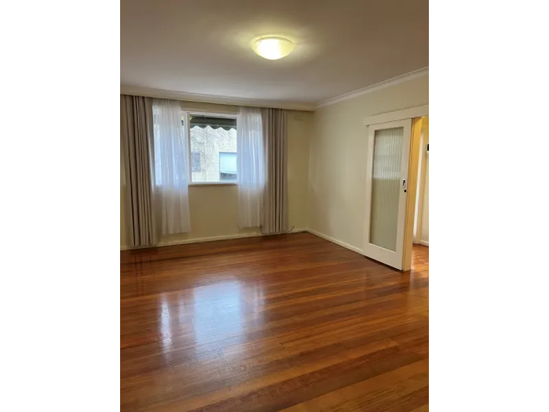 Villa Unit Within Walking Distance To Shops and Transport