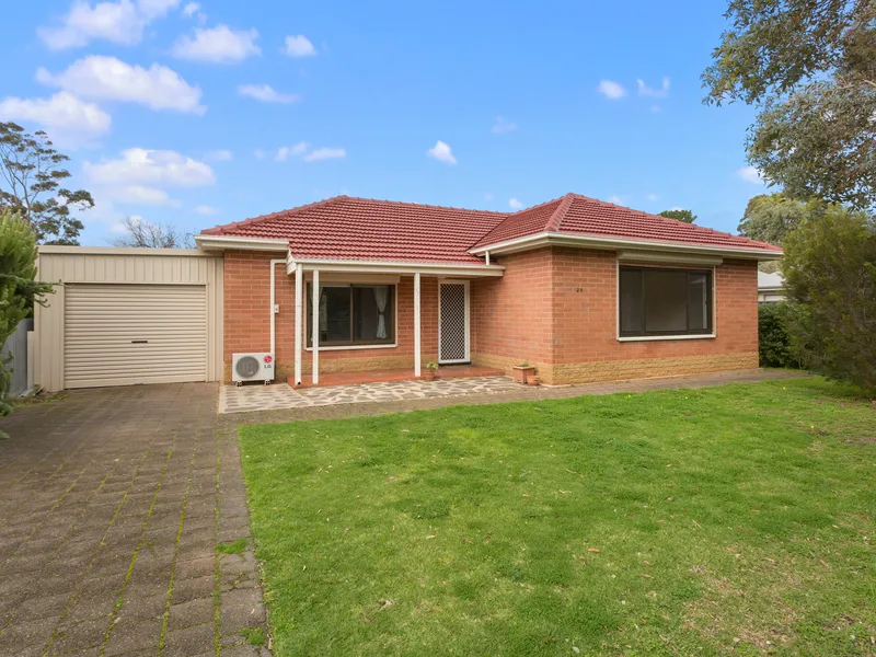 Conveniently Located Oaklands Park Home