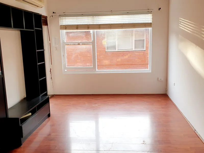 Two bedroom unit close to Hurstville station 