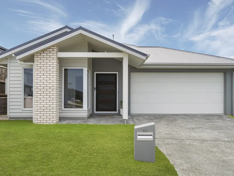 Near New Ormeau Hills Gem!