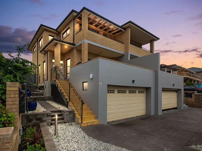 Tri-level Double Brick Duplex with District View & Central Location