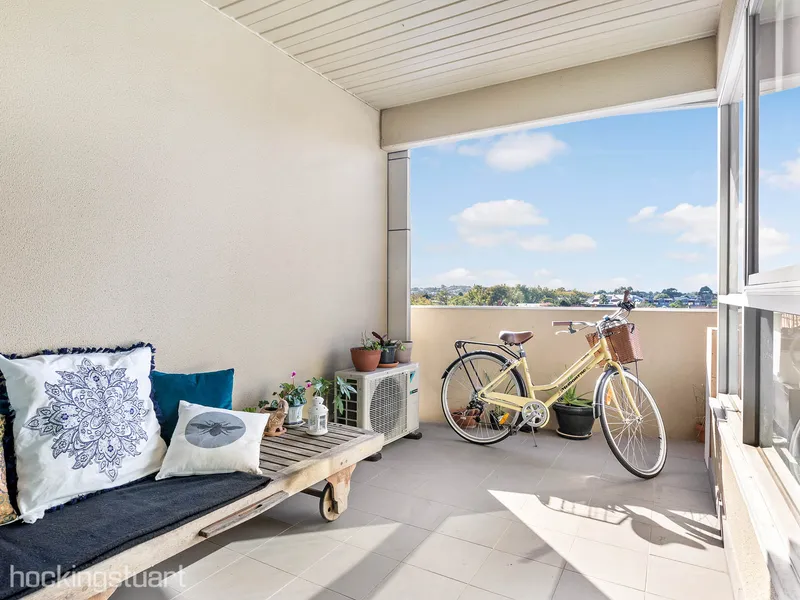 Uninterrupted Eastern Views in Prime Position!