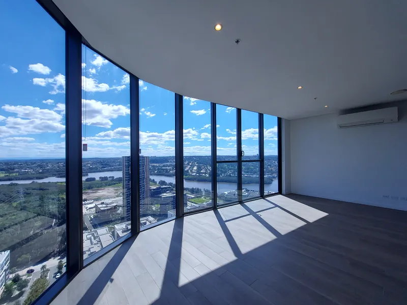 High Level Premium 3 Bedrooms Right Above Shopping