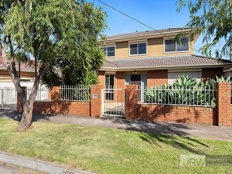 LOW MAINTENANCE AND MODERN LIVING IN PRIME LOCATION