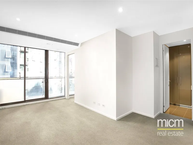 Unfurnished one bedroom apartment in the heart of Southbank