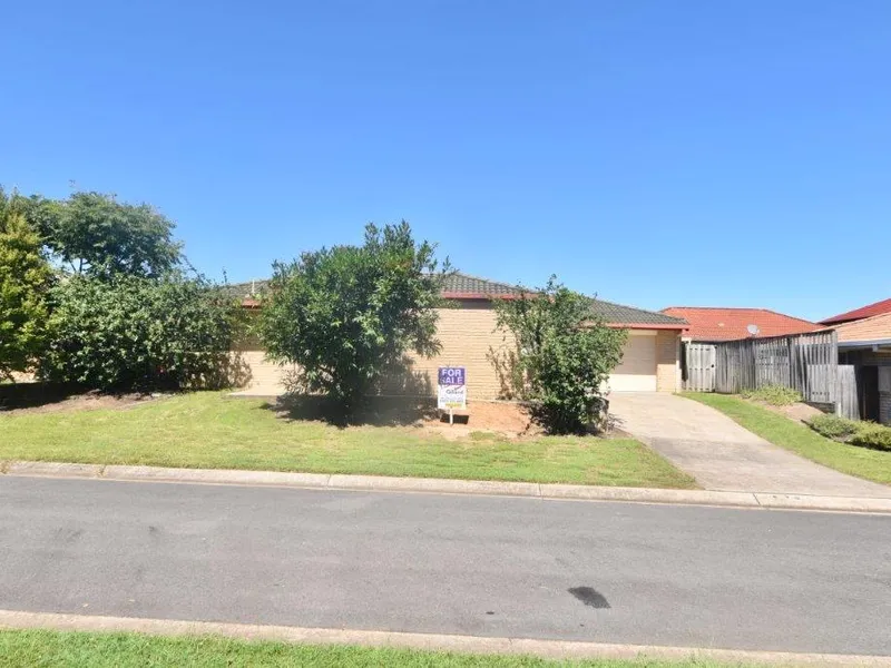 AIR-CONDITIONED 3 BED LOW SET HOME !!  