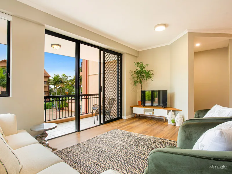 Stunningly Renovated 3 bedroom Apartment - 2 Side By Side Car Spaces