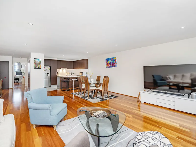 SPACIOUS THREE BEDROOM APARTMENT