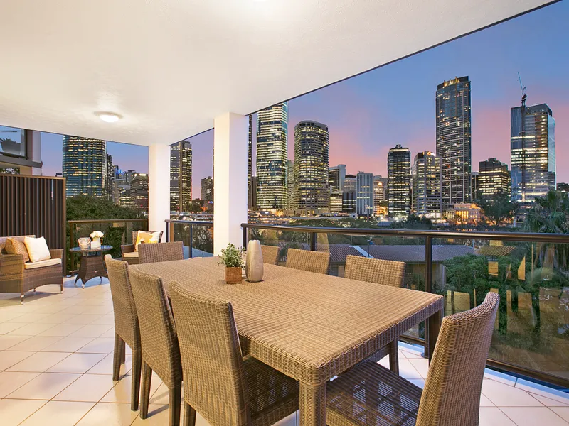 Unfurnished Two Bedroom, Two Bathroom Unit with River Views-Pool and Gymnasium