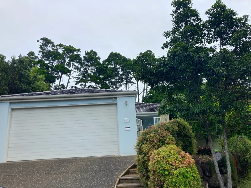Large modern 4 Bedroom Home with an enclosed Courtyard