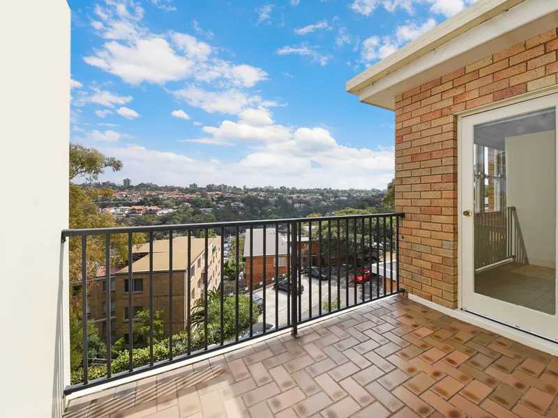 Top floor apartment with district views