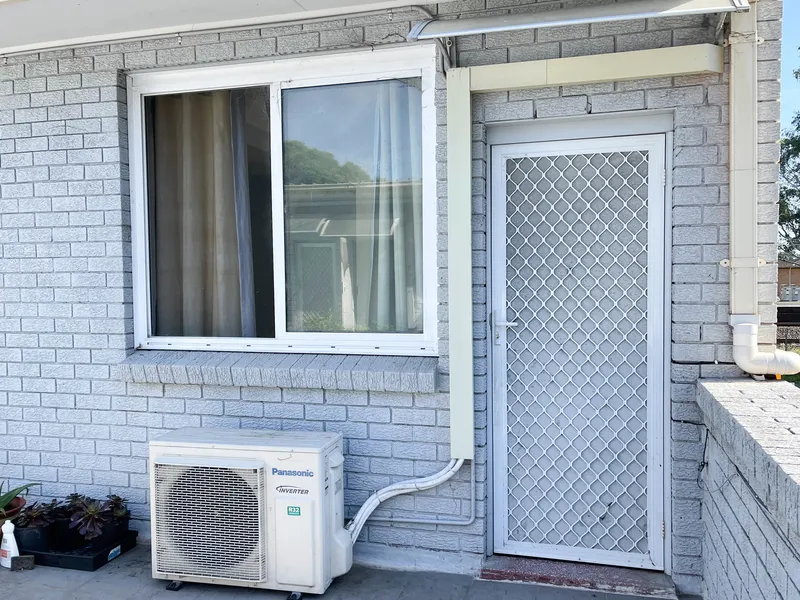 2 BEDROOM UNIT - 2 MINUTE WALK TO STATION