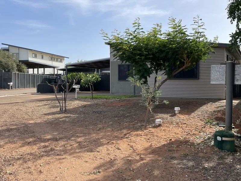 3 BEDROOM 2 BATHROOM HOUSE AWAY FROM THE CENTER OF TOWN