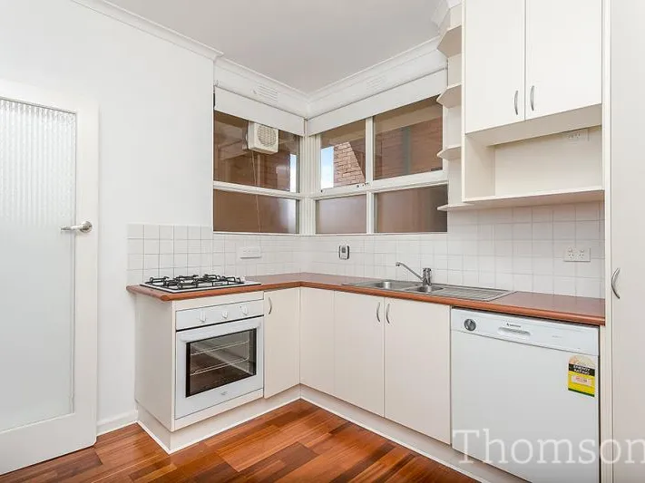 Sunny ground floor apartment