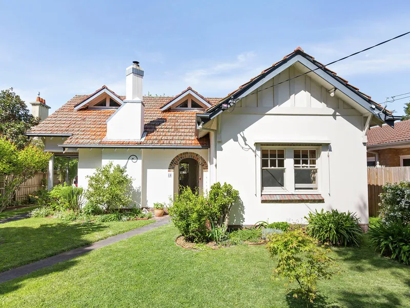 Family Grandeur in Esteemed Caulfield South Enclave
