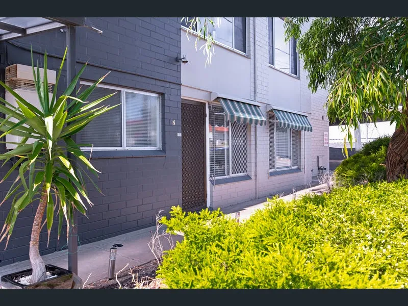 A GREAT FIRST HOME OR INVESTMENT OPPORTUNITY JUST METRES TO THE BEACH