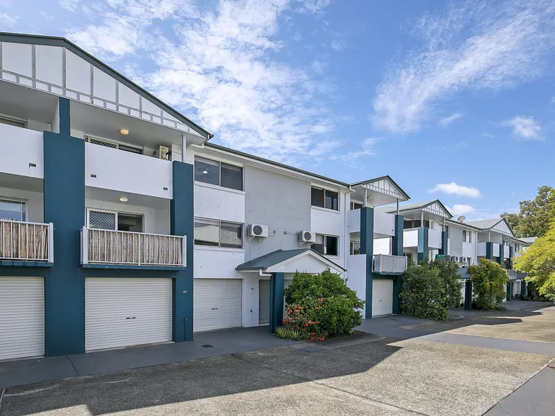 Spacious Townhouse in Ultra-Convenient Location!