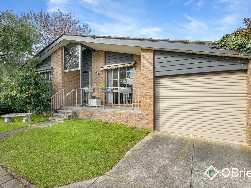 Bright and Airy Brick Unit with Courtyard and Easy-Care Gardens, in the Frankston High School Zone