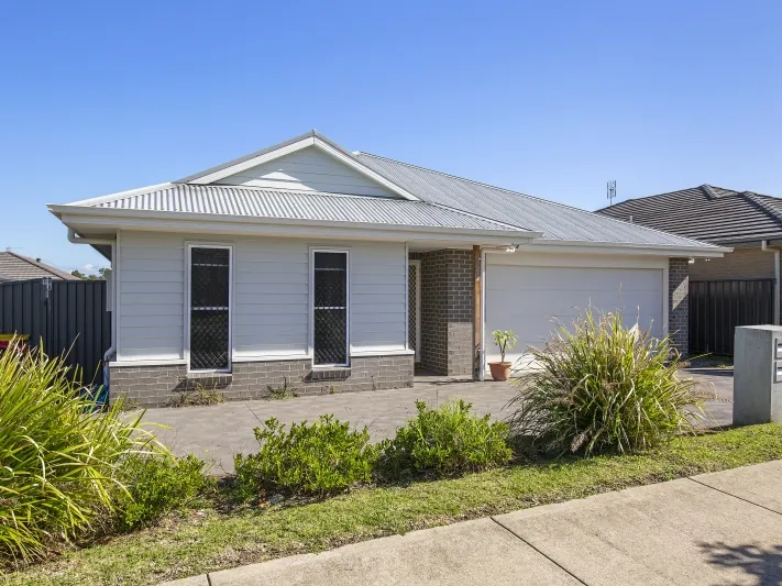 Looking for dual key investment or have an extended family then this home is for you.