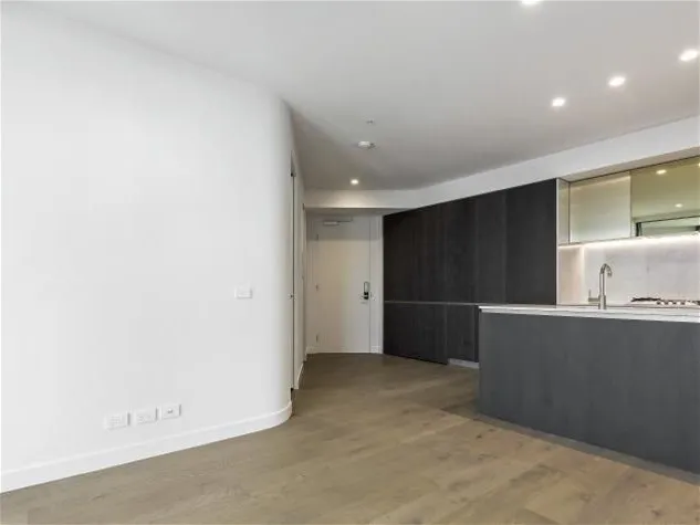 Stylish Urban Living! 1-Bedroom Apartment with Parking in Melbourne CBD.
