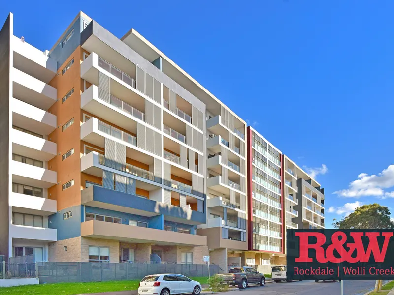 Luxury 2 Bedroom Apartment with Timber Floors