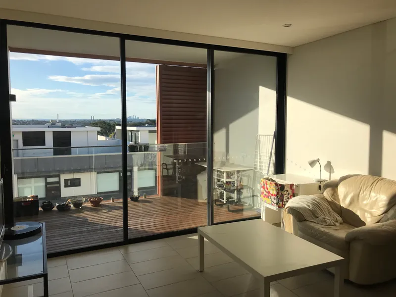 Spacious executive one bedroom plus study for rent