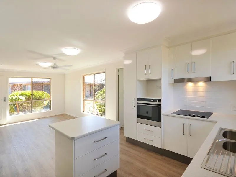 Fully refurbished 2 bedroom villa with large main bedroom