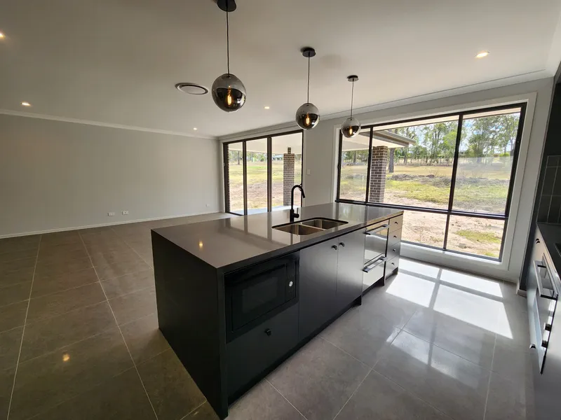 SUPERB MODERN LIVING IN HATTON VALE