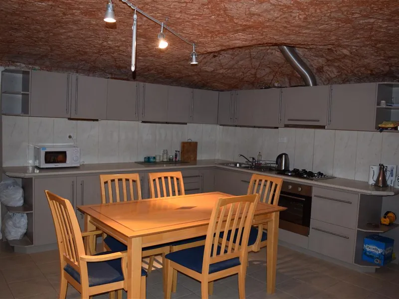 Modern three bedroom dugout! And Centrally Located!