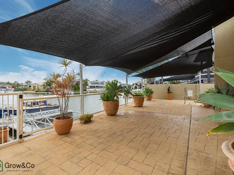 INCREDIBLE WATERFRONT 5BED HOME WITH POOL!