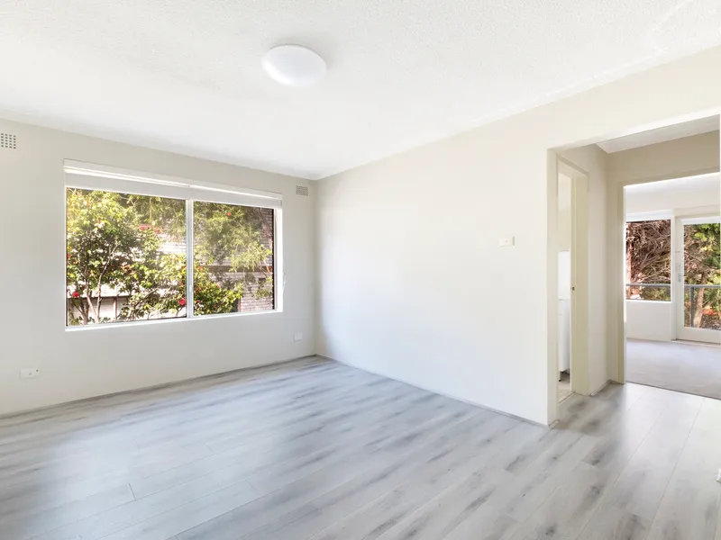 Renovated One Bedroom Apartment in Hot Spot