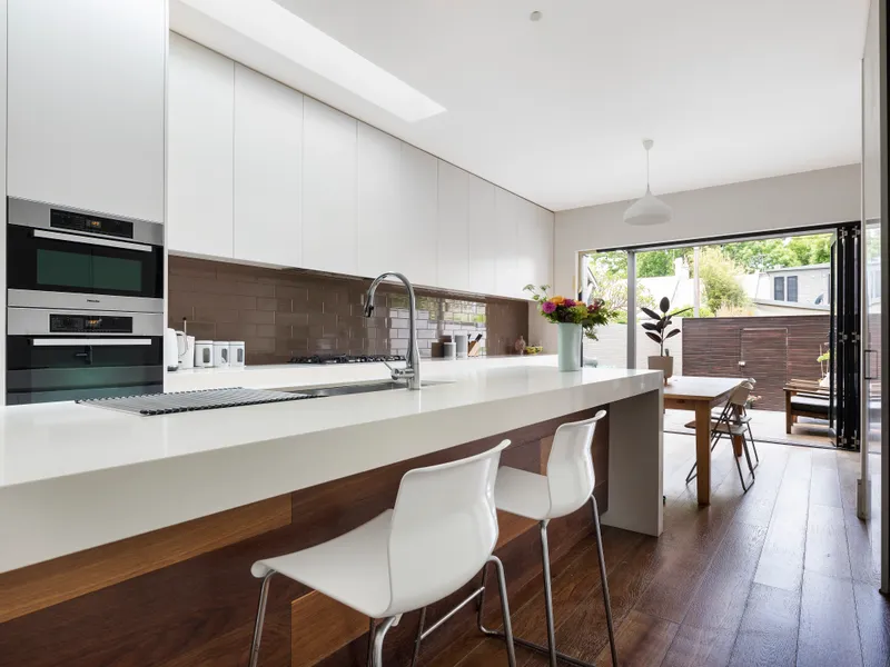Luxury renovated 3-4 bed terrace near Carriageworks