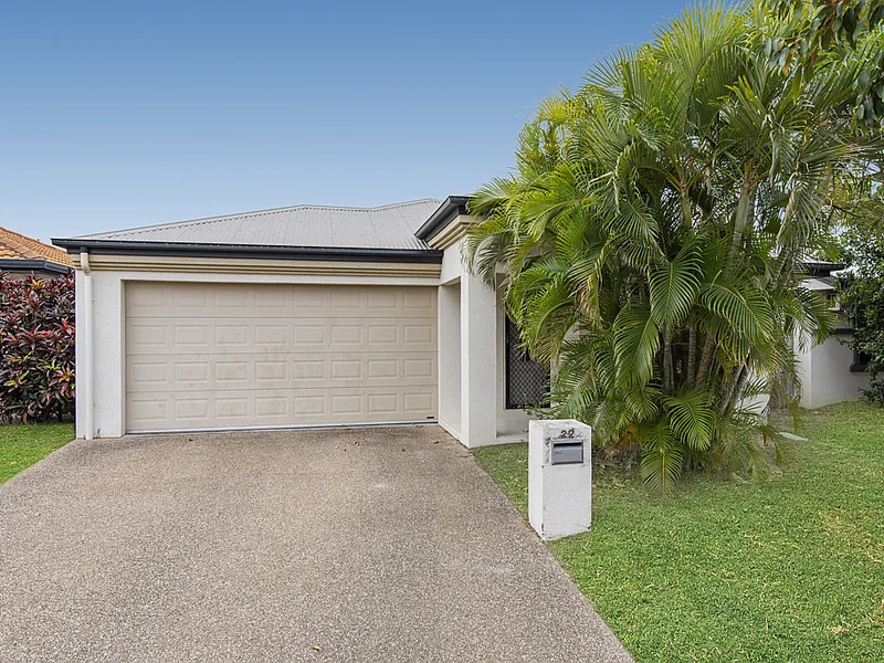 SHARE HOUSE - ONE ROOM WITH SHARED BATHROOM AVAILABLE