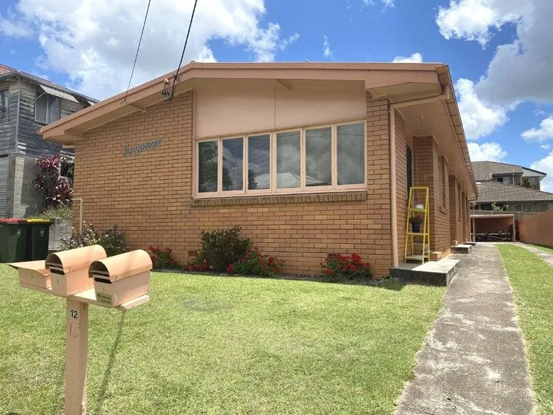 Prime Location - 2 Bed Flat + Carport