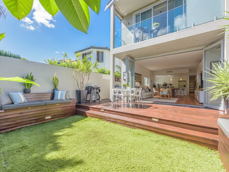 Sun-drenched Family Home on the Northerly Side in Sought-after Position
