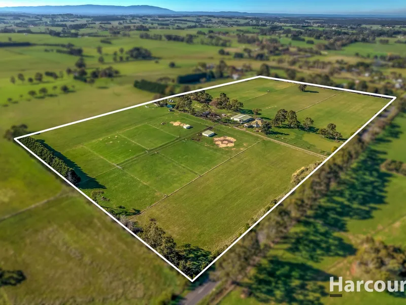 30 Acres on Town Boundary - Prime Opportunity