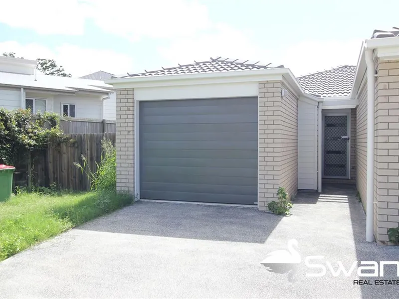 Spacious Duplex with Fully Fenced Yard - APPLICATION APPROVED