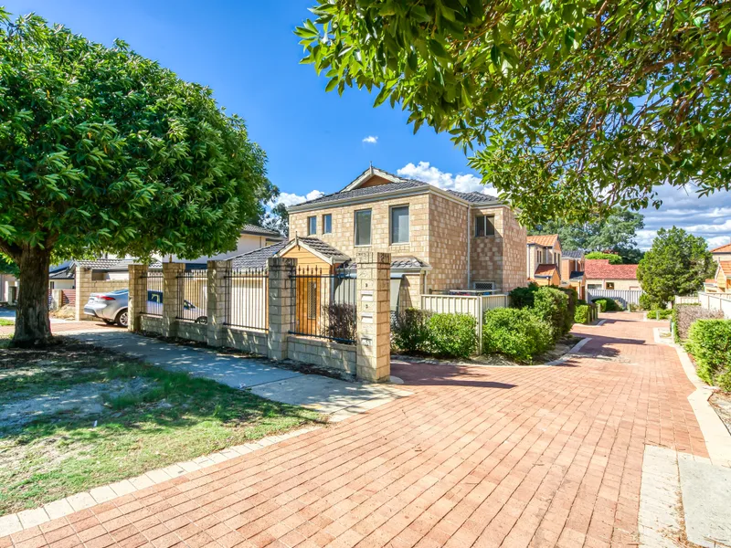 SECURED DOUBLE STORY TOWNHOUSE CLOSE TO CURTIN UNIVERSITY!!