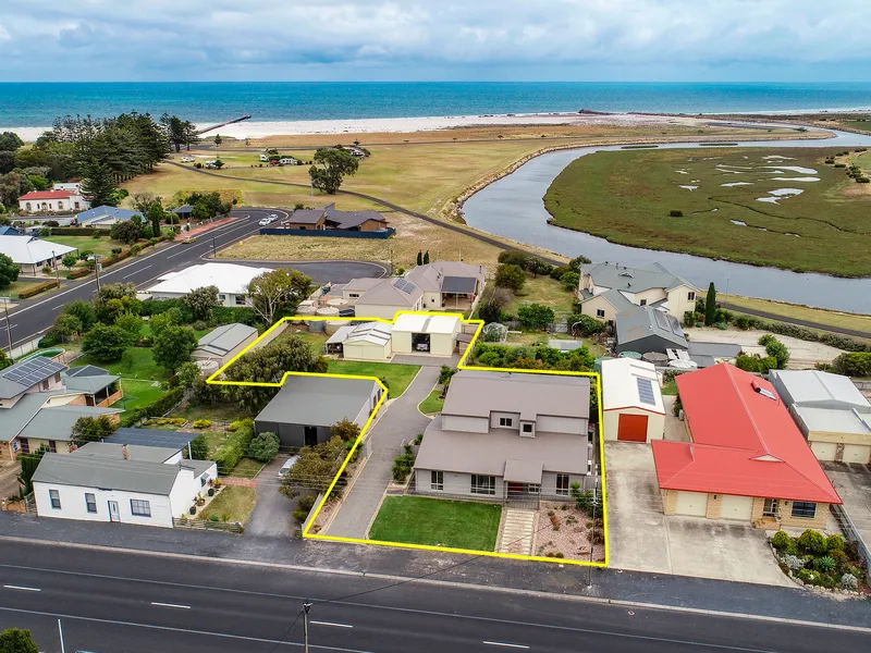 Magnificent Views and Lifestyle in Central Kingston