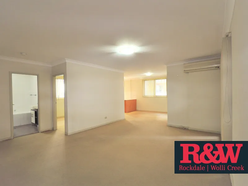 1 WEEK FREE RENT - Modern 3 Bedroom Apartment 
