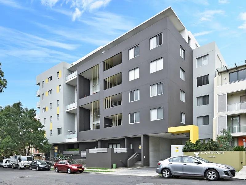 Unfurnished luxury two bedroom timber floor apartment with cage for lease now!