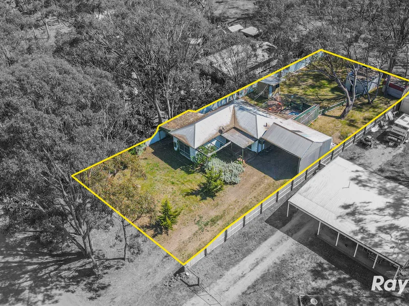 Prime property with endless opportunities on a sprawling block!