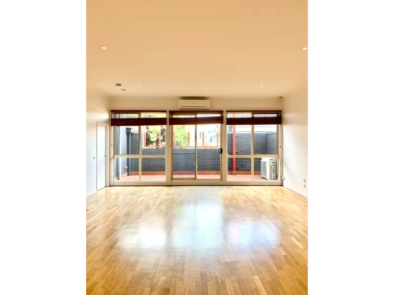SUPER SPACIOUS 2 BEDROOM APARTMENT
